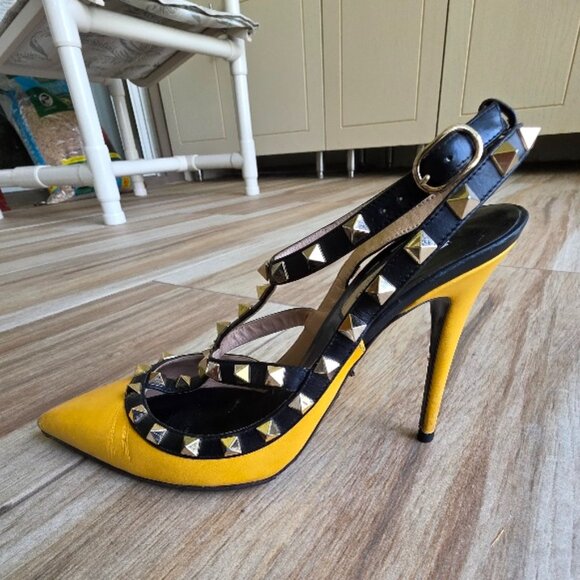 Valentino Gavarani Yellow/Black Rock Studded Leather Shoes. Eur. 39